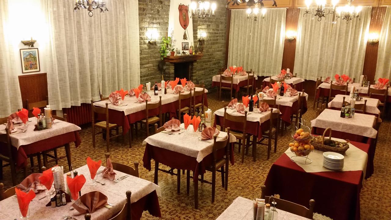 Albergo Ristorante Poli Madonna di Fornelli Exterior photo